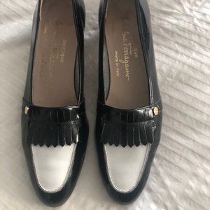 Stunning Salvatore Ferragamo Spectator Flats - 7N